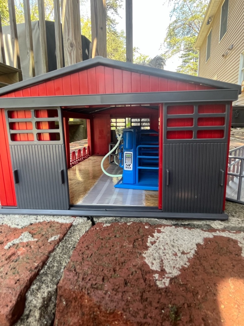 Newray cow milking  Farm Playset - Picture 7 of 8